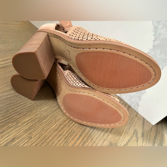 NWOT Marc Fisher Tan Vixen Cutout Suede Sandals women’s size 8 - Picture 5 of 10
